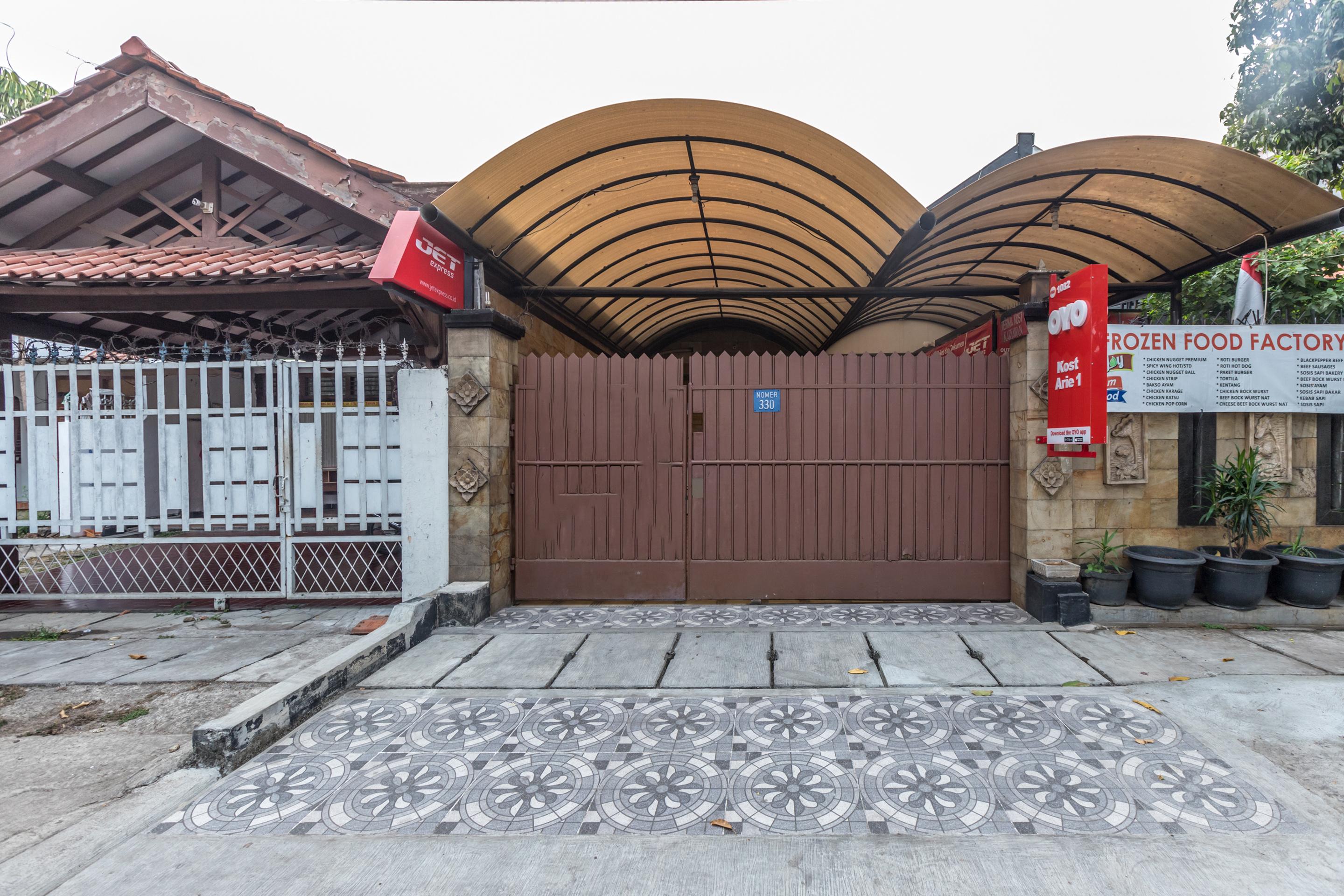 Super Oyo 1487 Residence Khoe Jakarta Exterior photo