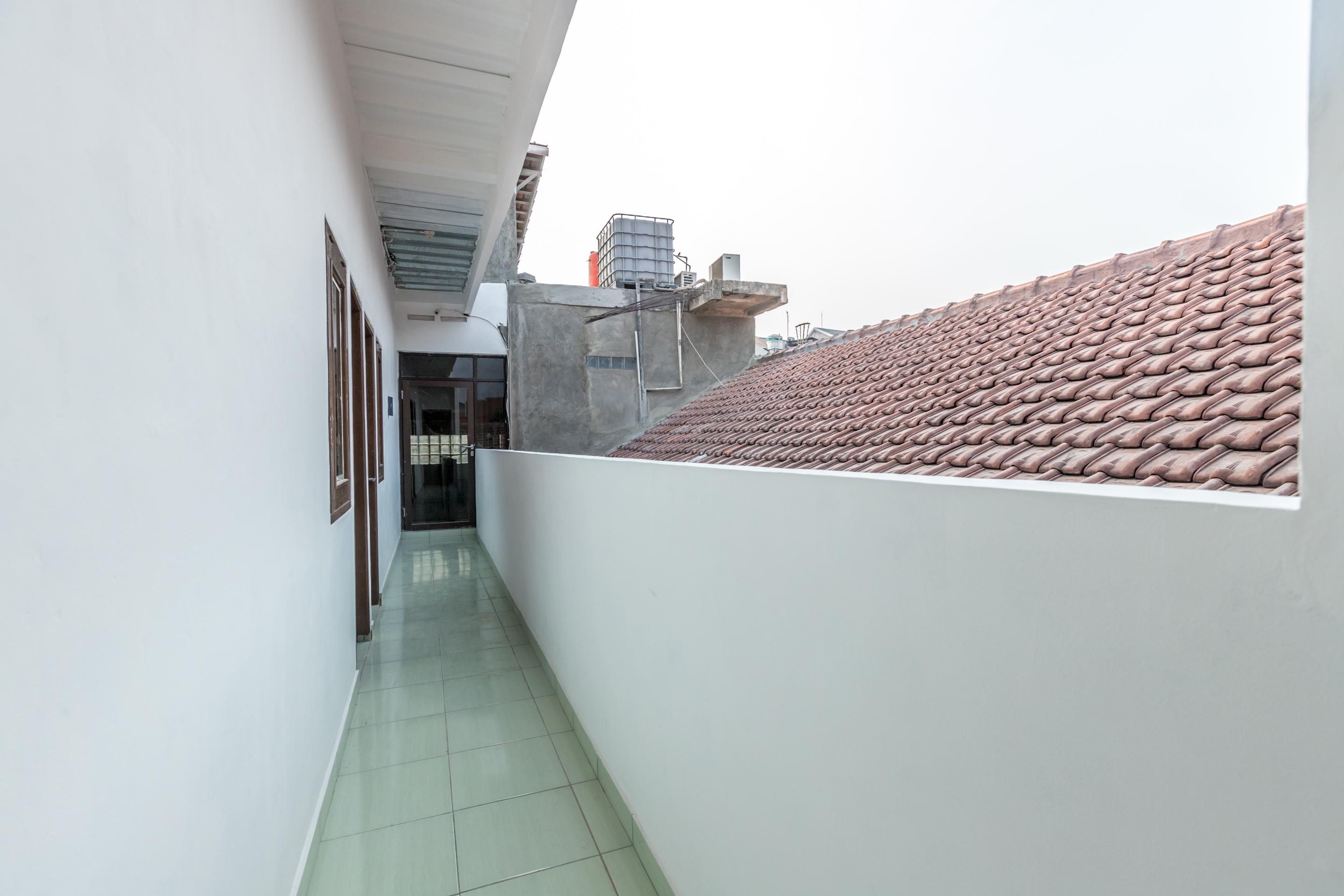 Super Oyo 1487 Residence Khoe Jakarta Exterior photo