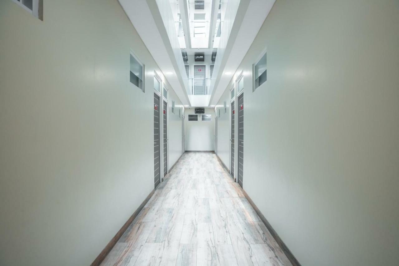 Super Oyo 1487 Residence Khoe Jakarta Exterior photo