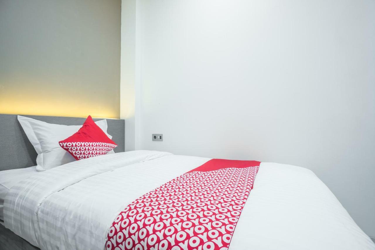 Super Oyo 1487 Residence Khoe Jakarta Exterior photo