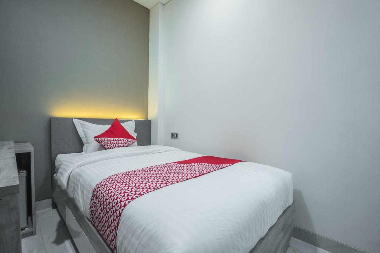 Super Oyo 1487 Residence Khoe Jakarta Exterior photo