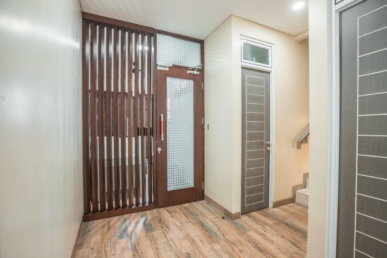 Super Oyo 1487 Residence Khoe Jakarta Exterior photo