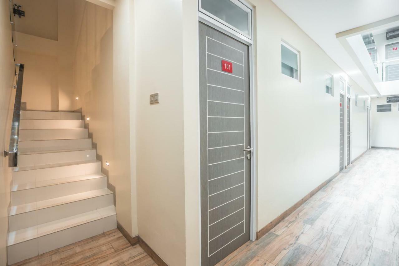 Super Oyo 1487 Residence Khoe Jakarta Exterior photo